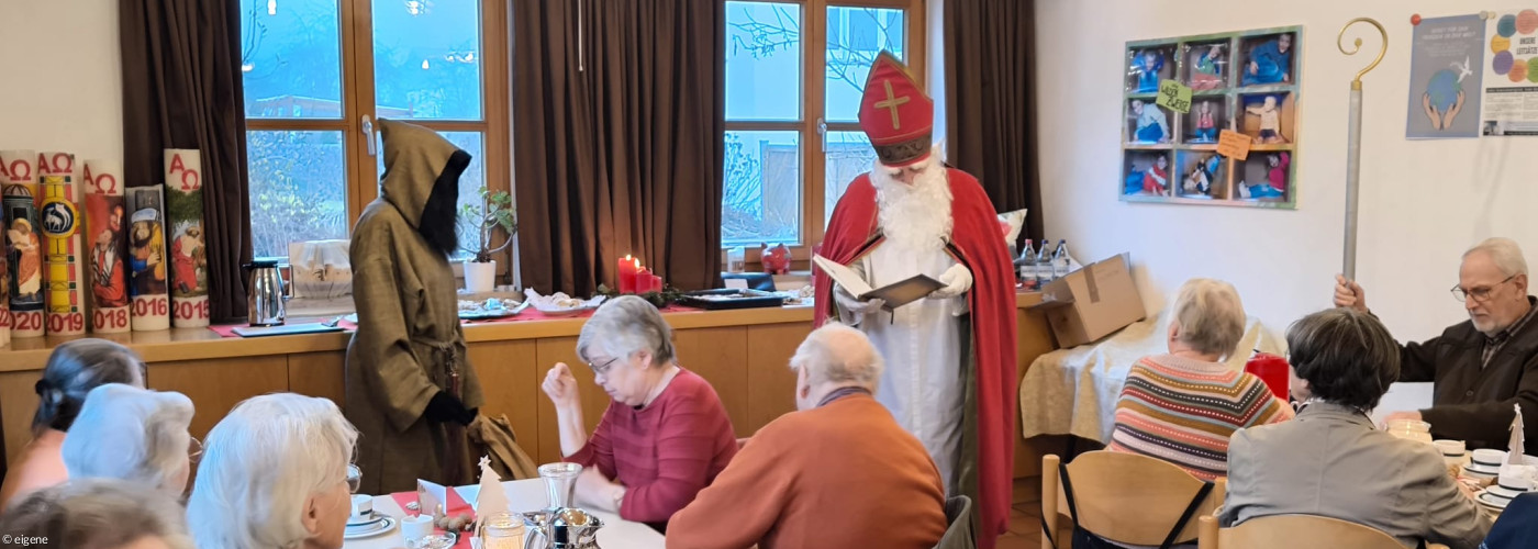 Nikolausbesuch beim der Adventsfeier