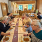 Zu Tisch bei Linsensuppe