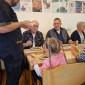 Zu Tisch bei Linsensuppe