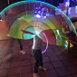 Knicklichtershow mit Kind