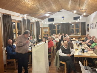 Fastenprediger Christian Koller vor Publikum